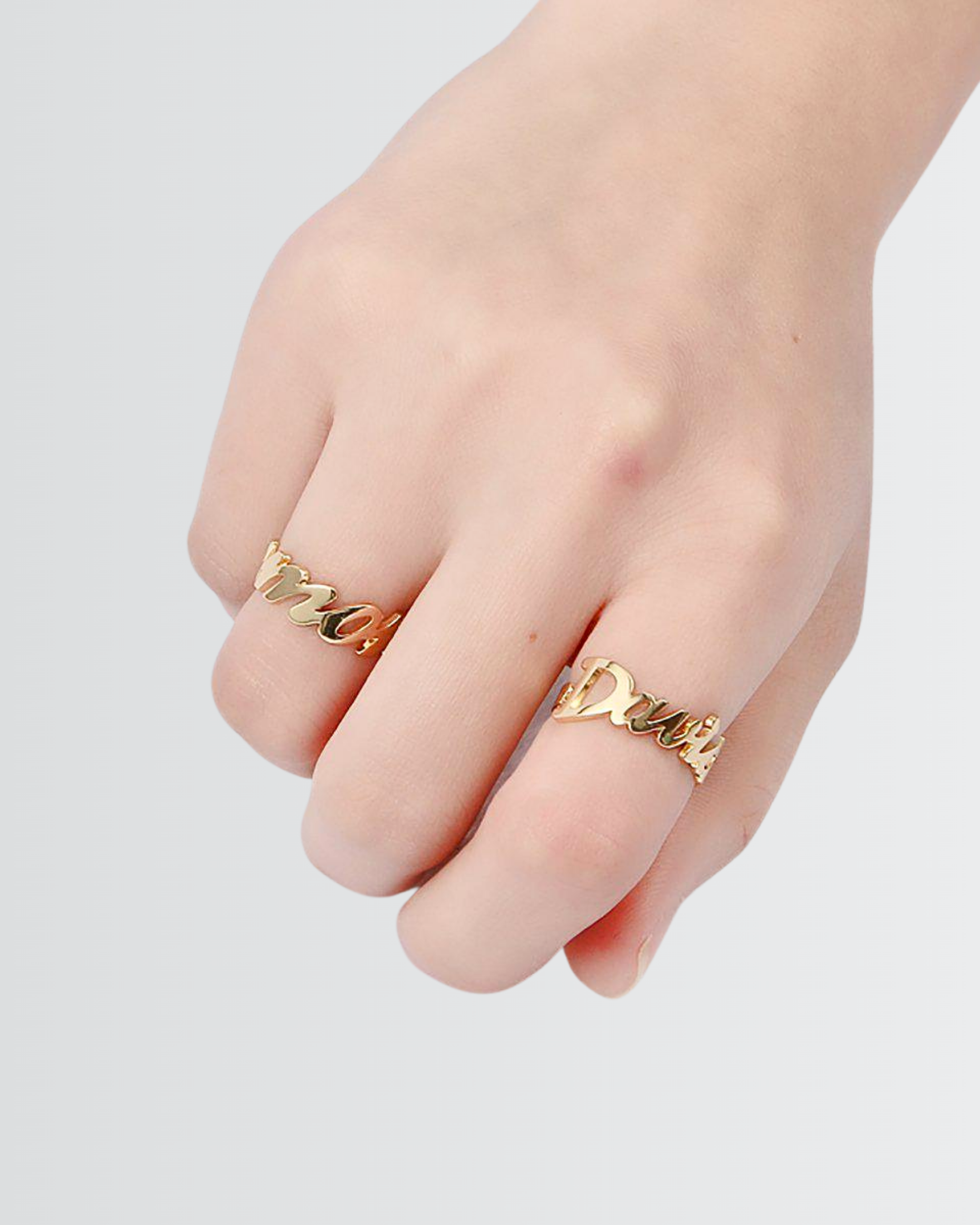 Personaliza tu anillo con nombre en negrita