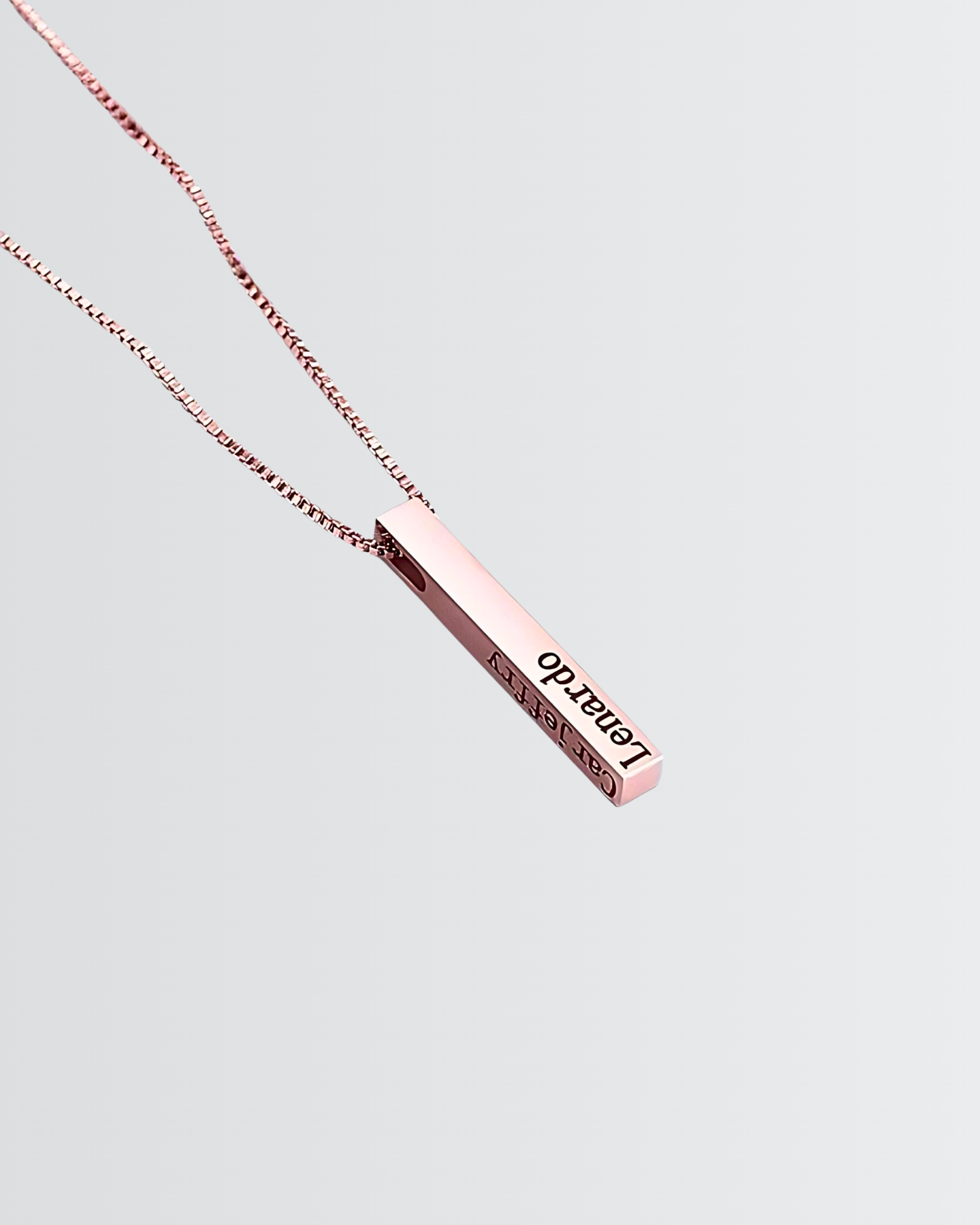 Personaliza tu collar con barra vertical con nombre