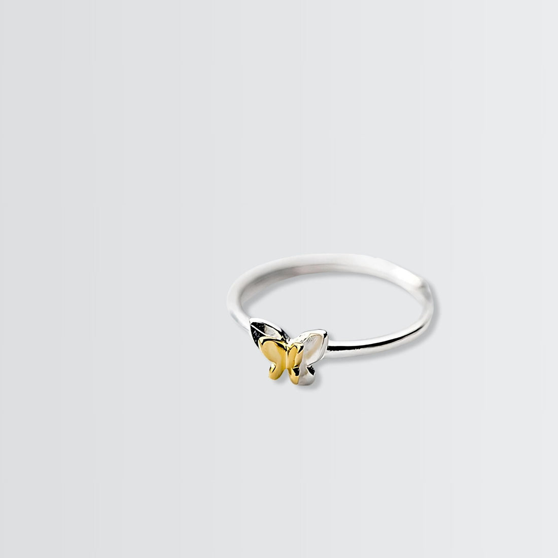 Anillo de mariposa minimalista