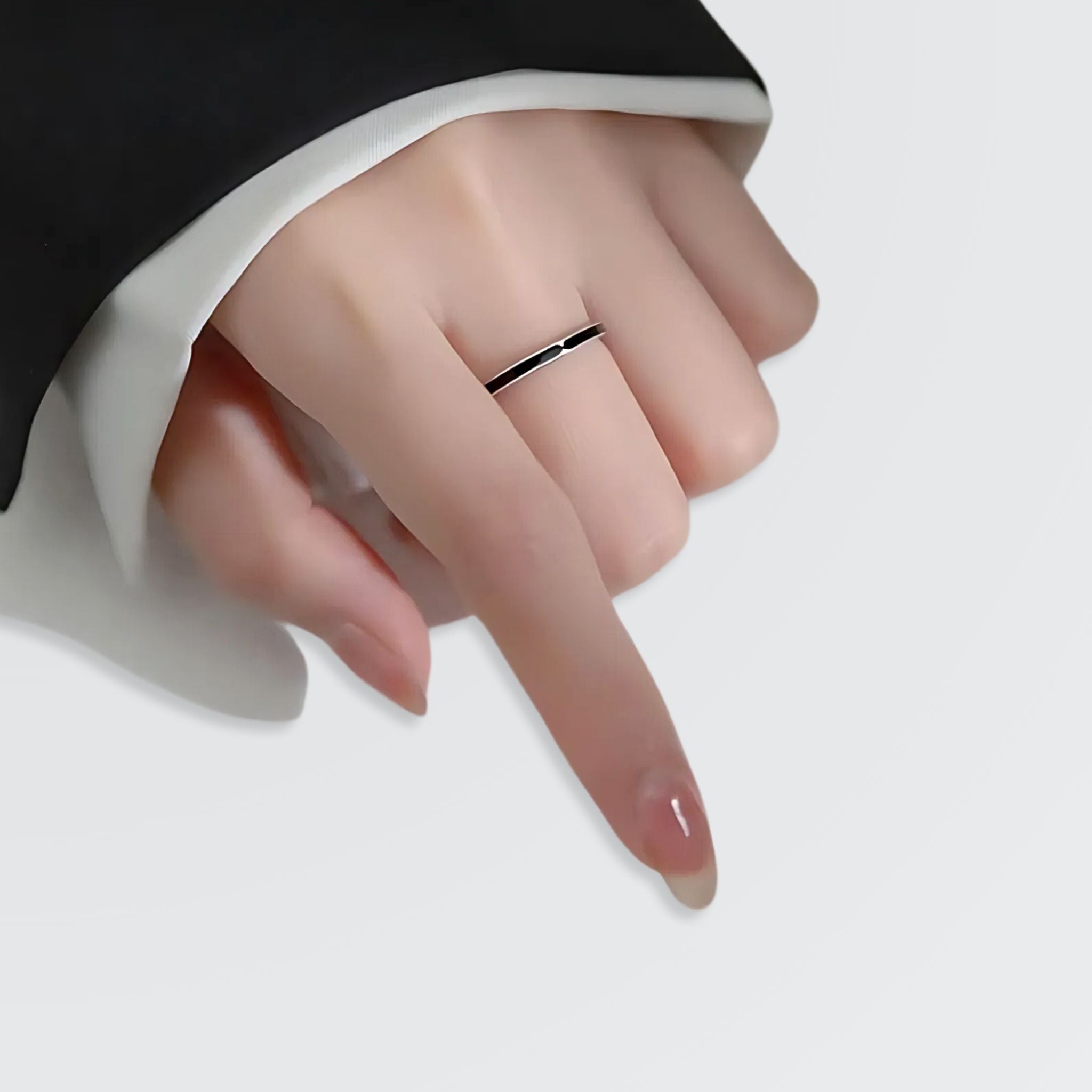 Pequeño anillo negro