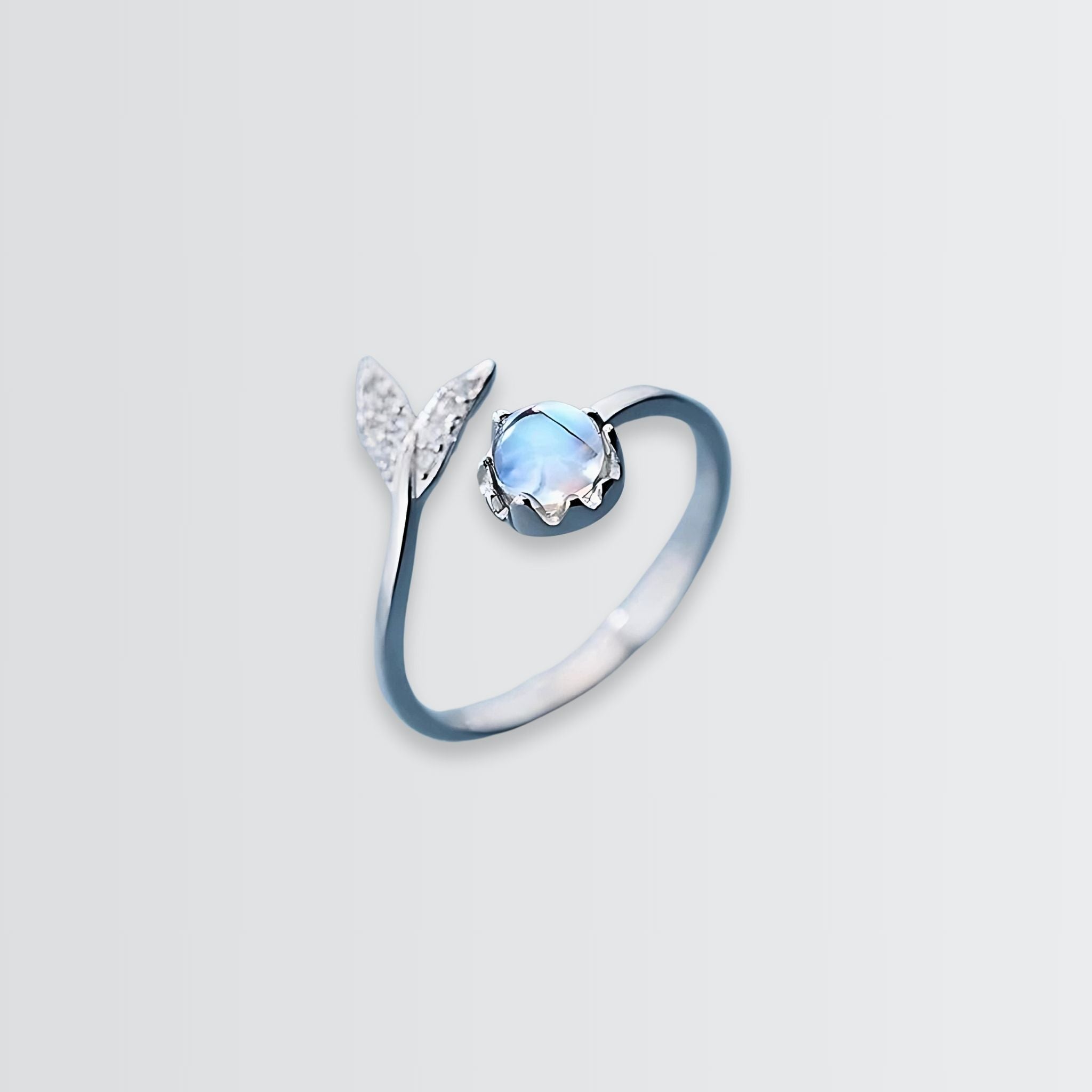 Anillo de cola de pez con ópalo encantado