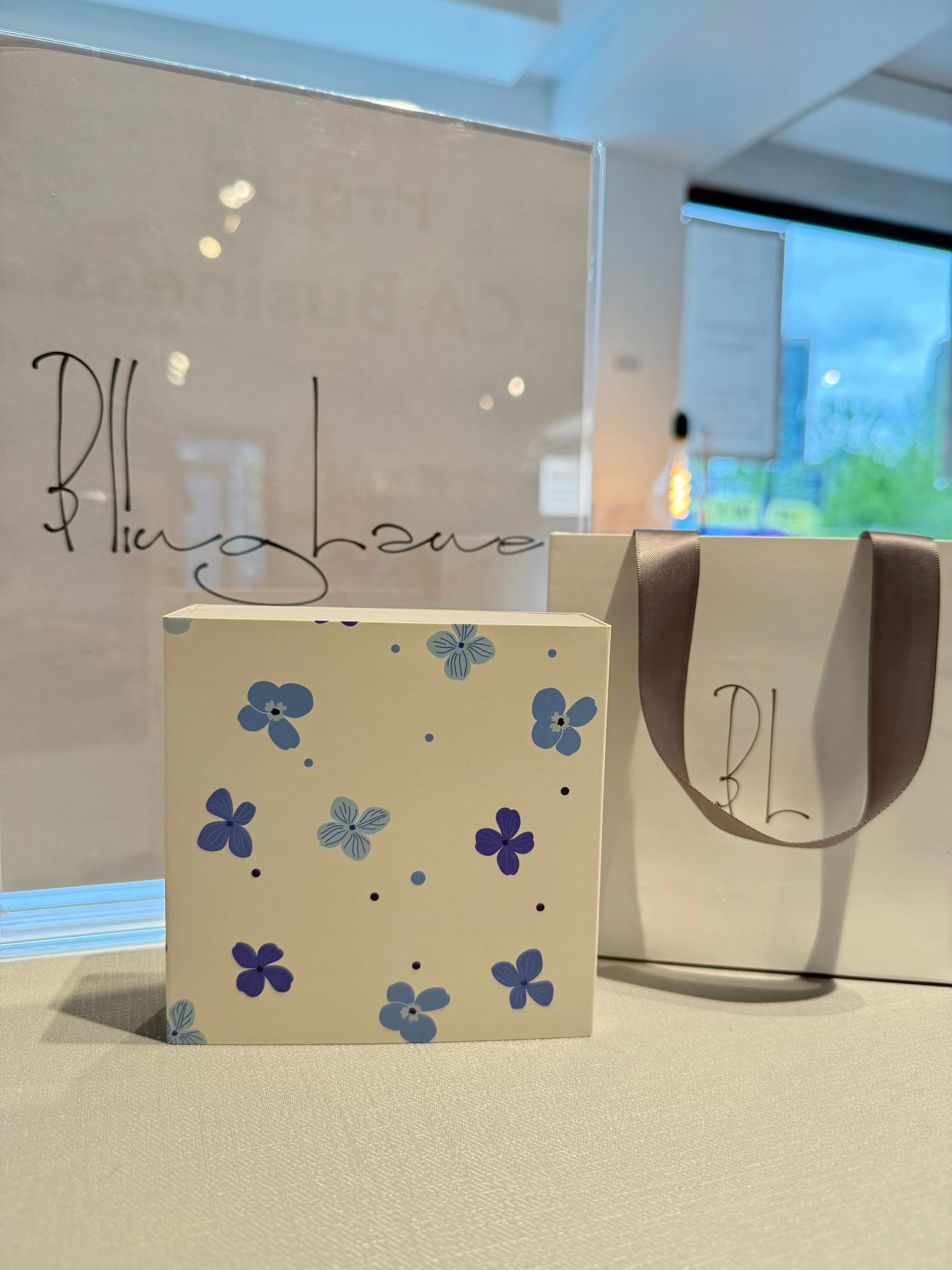 Gift Wrap Sleeve - Gift by BLINGLANE