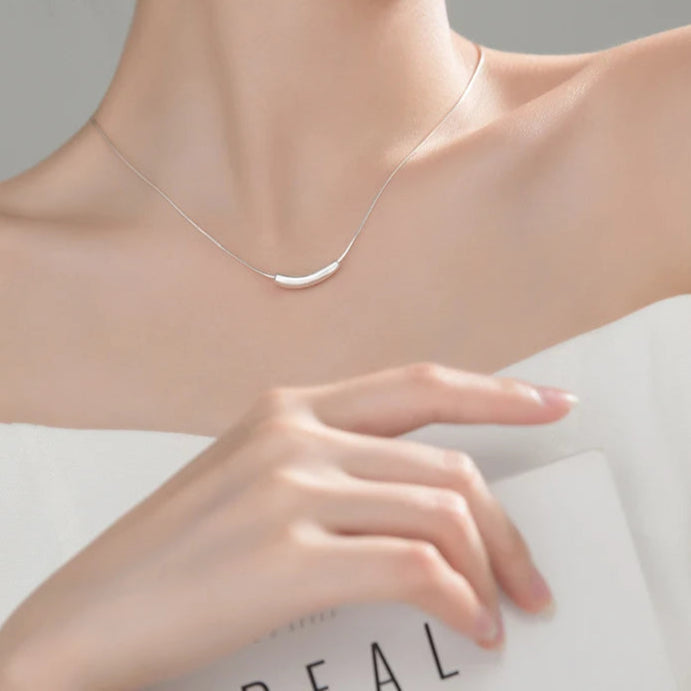 Sleek Radiance Necklace