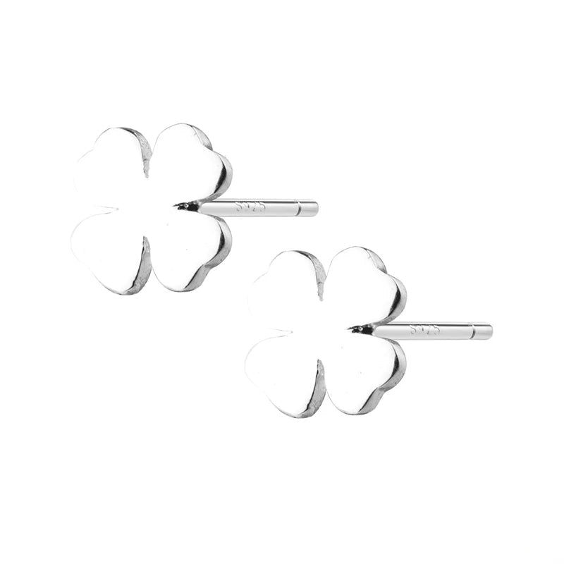 Pendientes minimalistas con diseño floral elegante
