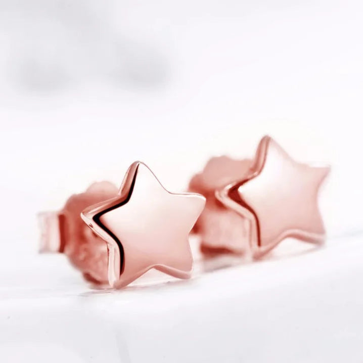 Pendientes minimalistas con diseño de estrellas brillantes