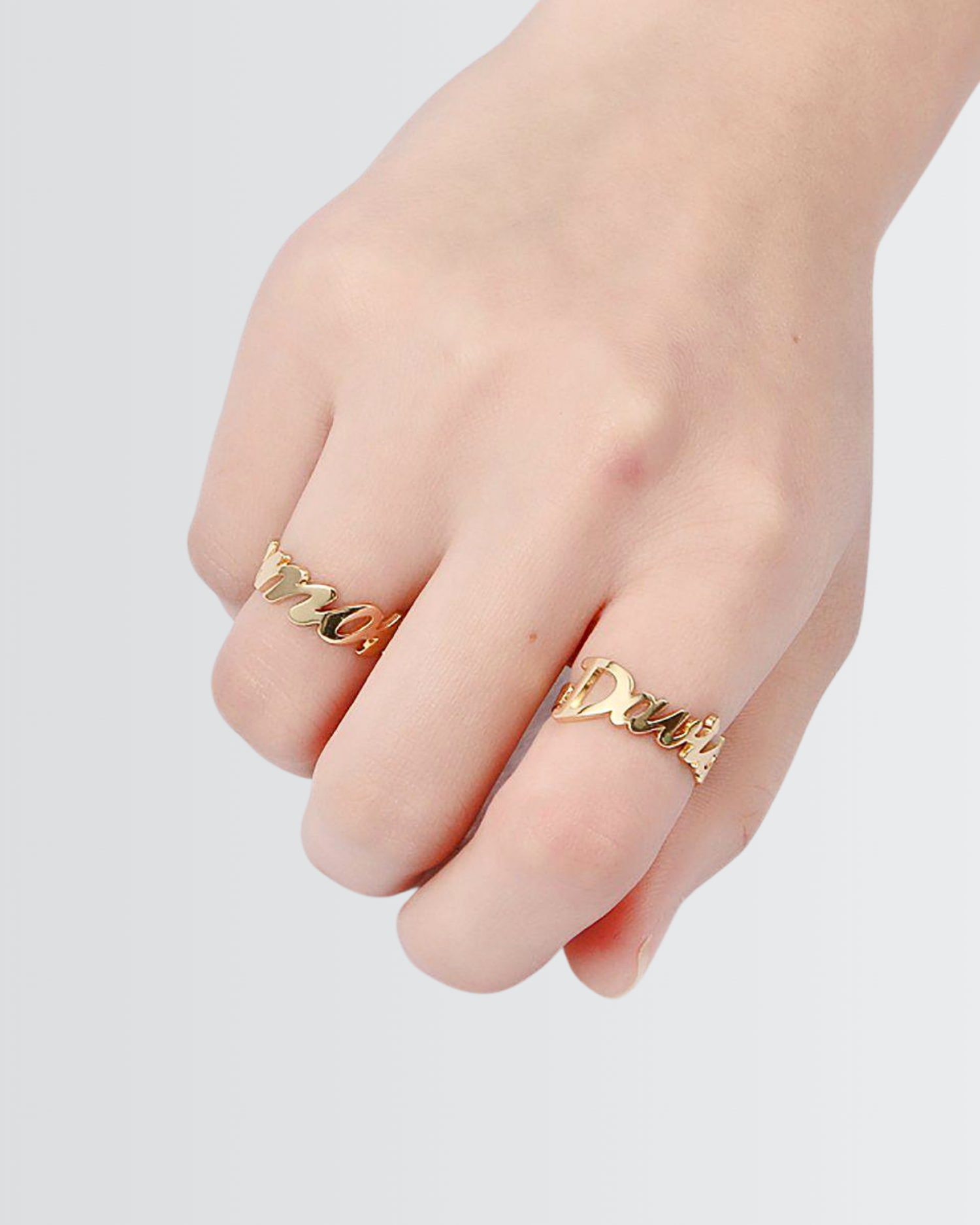 Personaliza tu anillo con nombre en negrita