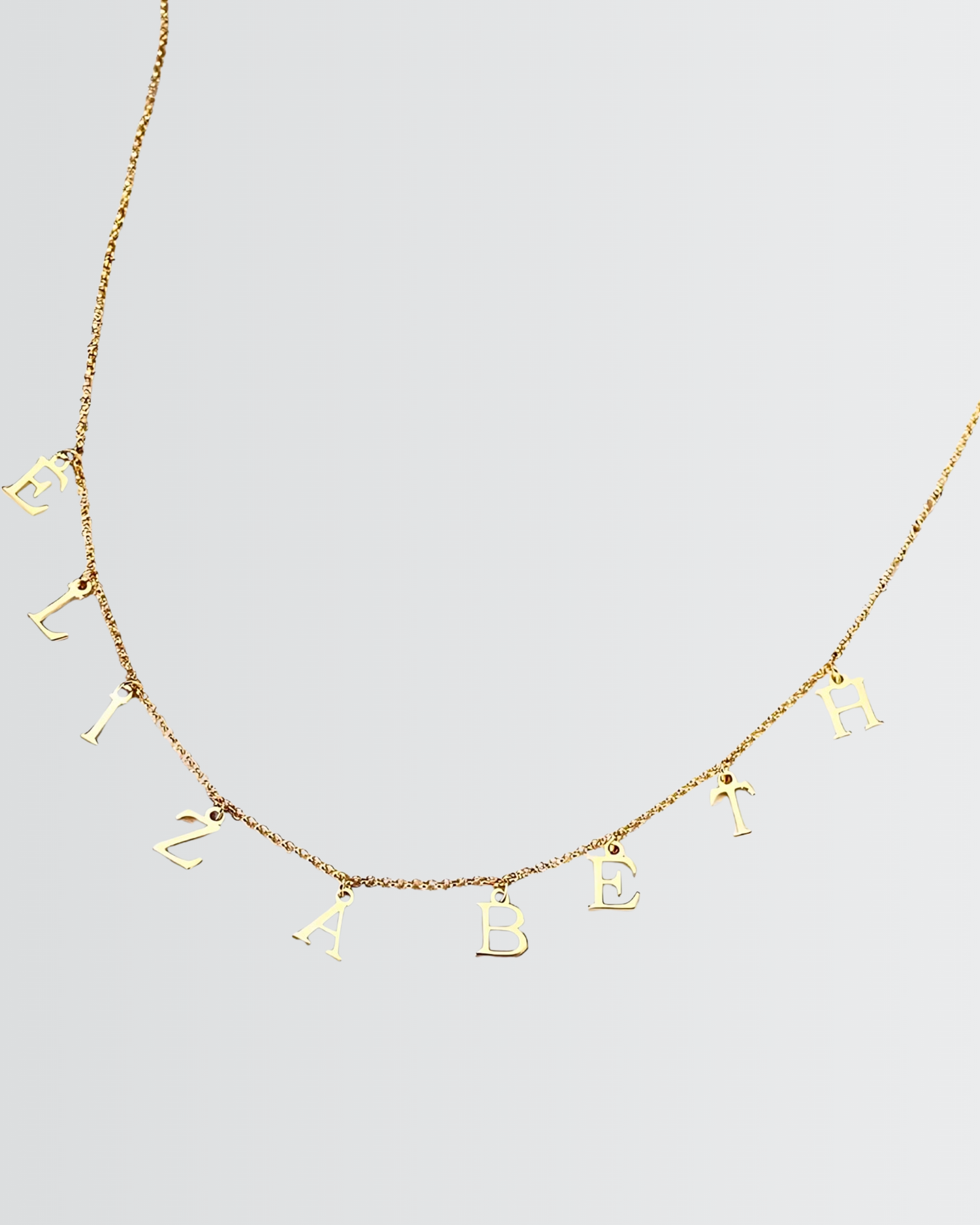 Personnalisez votre collier avec lettres initiales