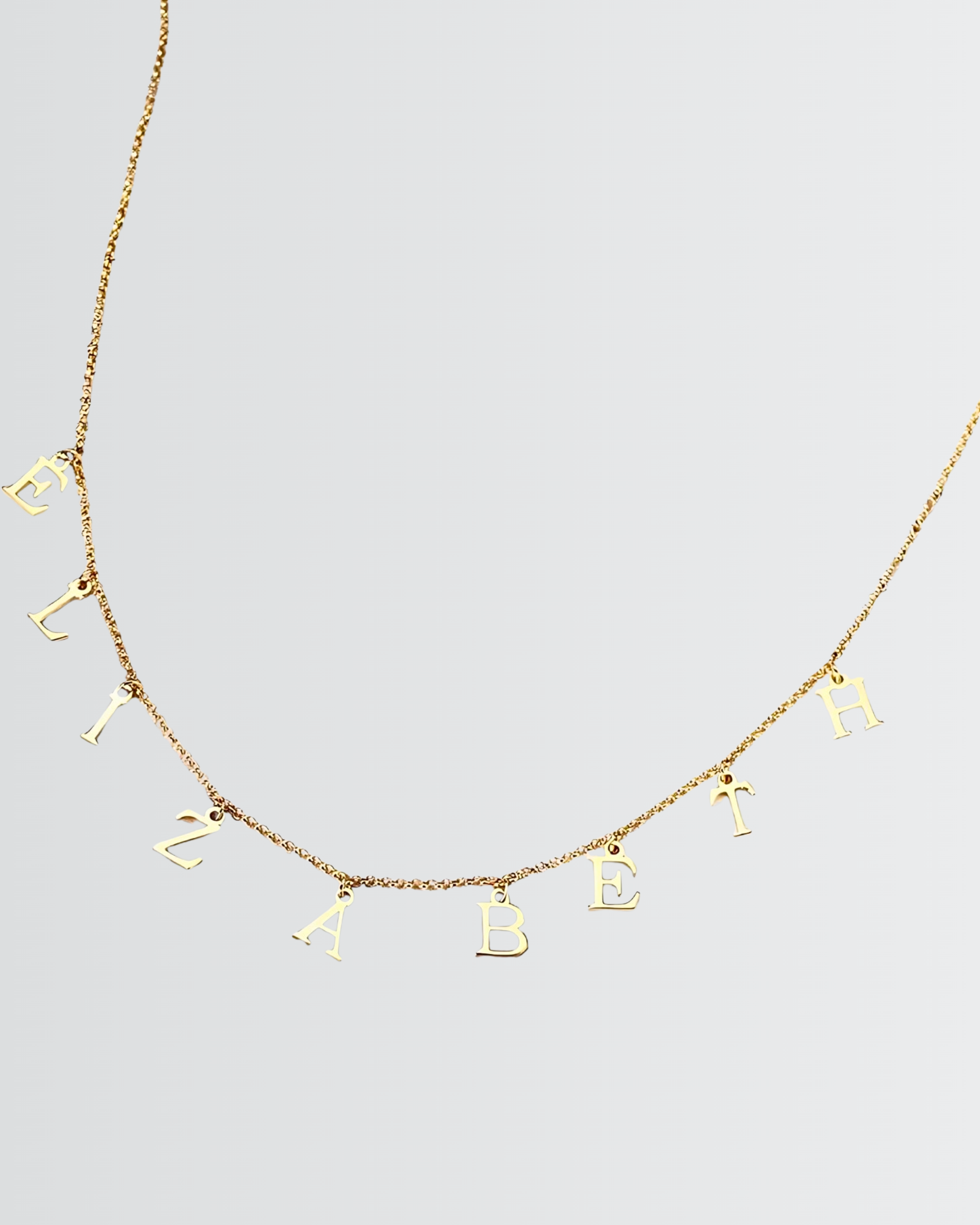 Personnalisez votre collier avec lettres initiales