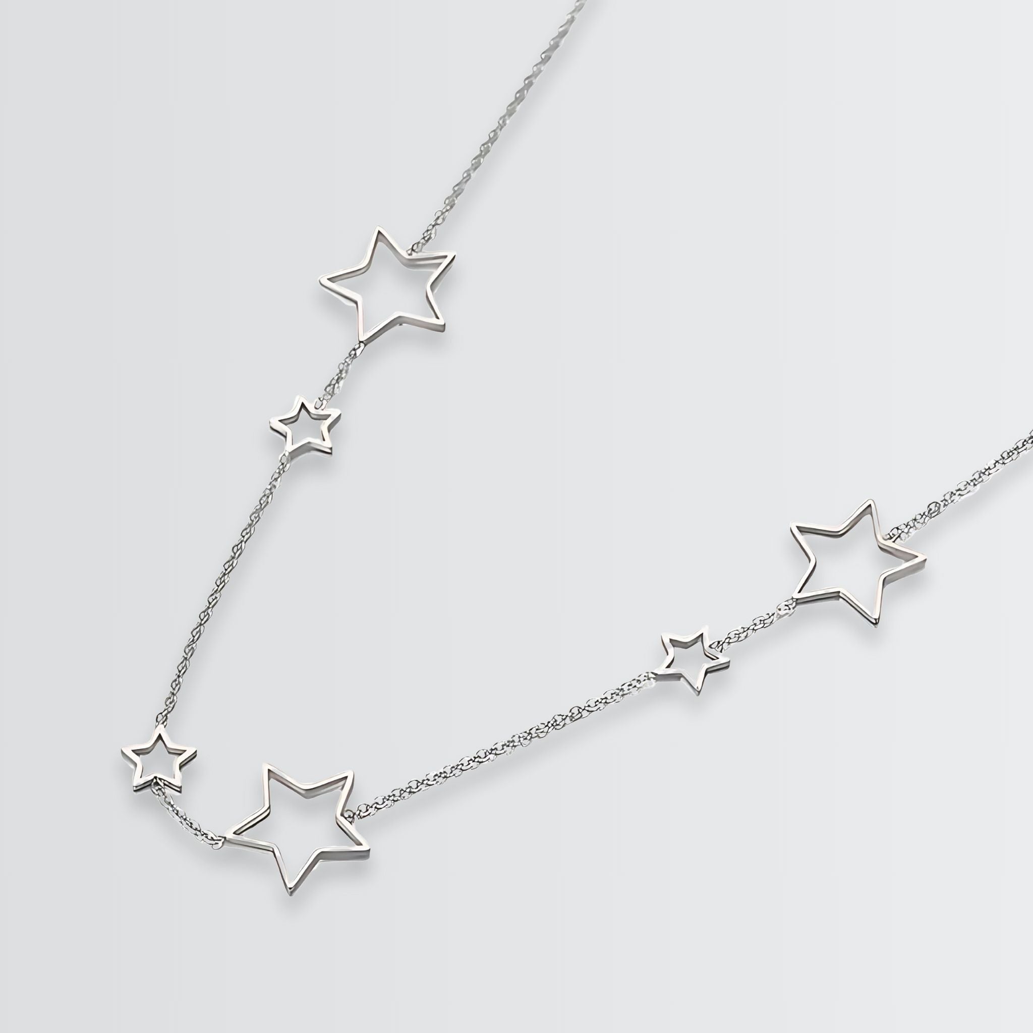 Collier tendance avec étoiles scintillantes