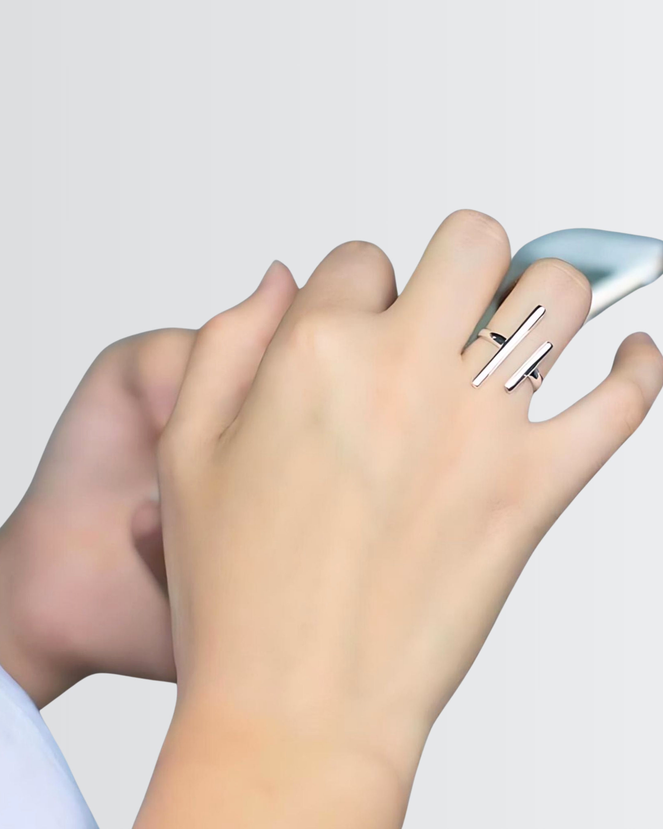 Anillo minimalista de estilo contemporáneo