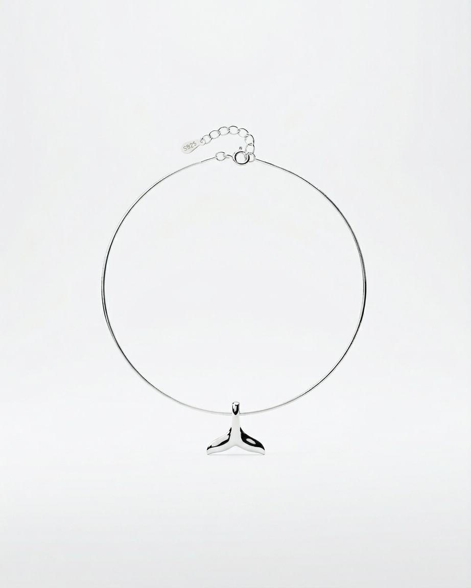 Preciosa tobillera con forma de cola de delfín